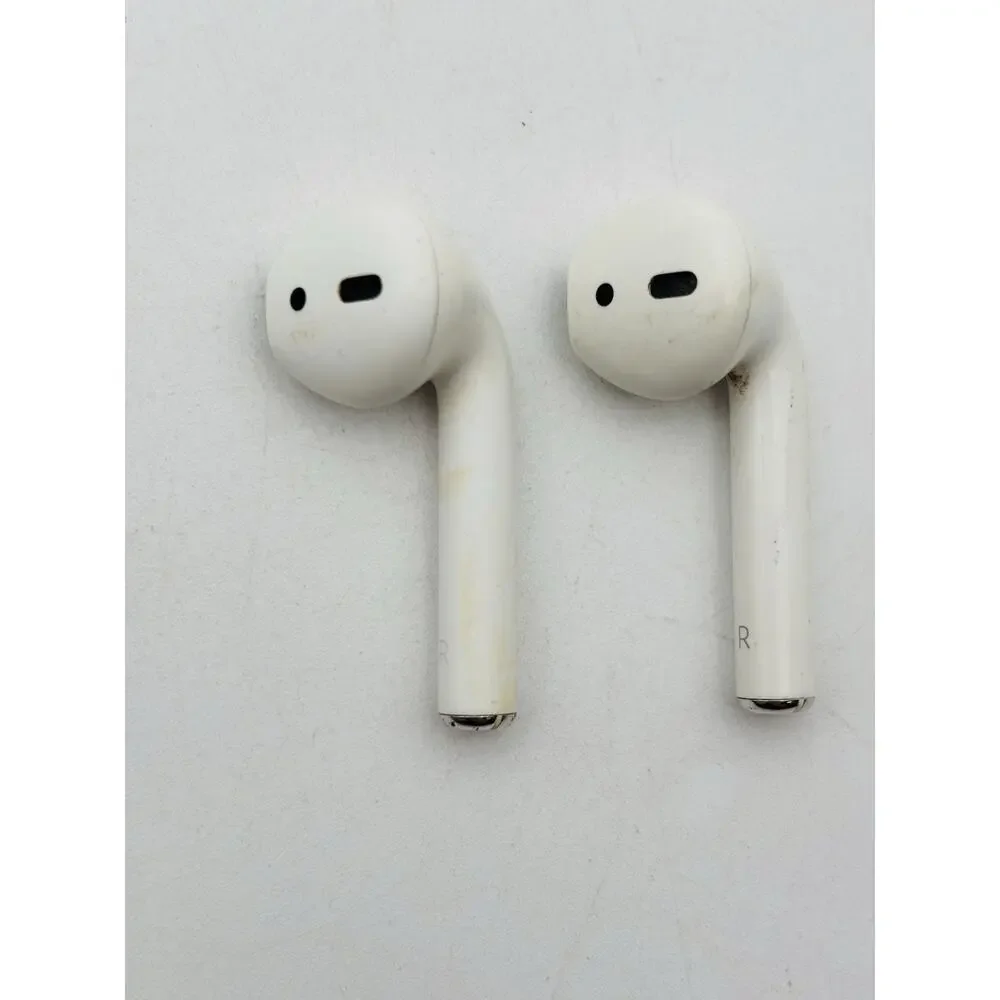 2 Right Side Apple AirPods 2nd Generation Earbuds And Case For Parts And Repair